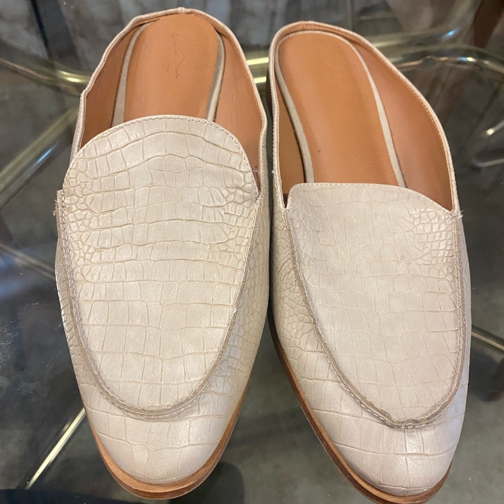 Universal thread cream colored mules
